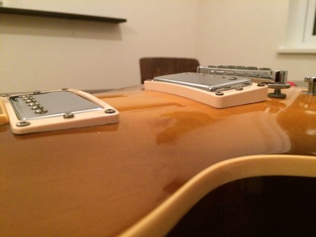 Les Paulのエスカッションをウッドに交換: 0時からが俺のターン