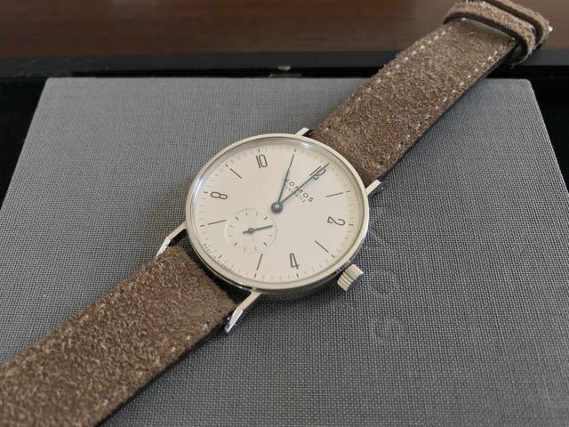 NOMOS Glashütte タンジェント 33mm: 0時からが俺のターン