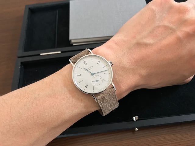 NOMOS Glashütte タンジェント 33mm: 0時からが俺のターン